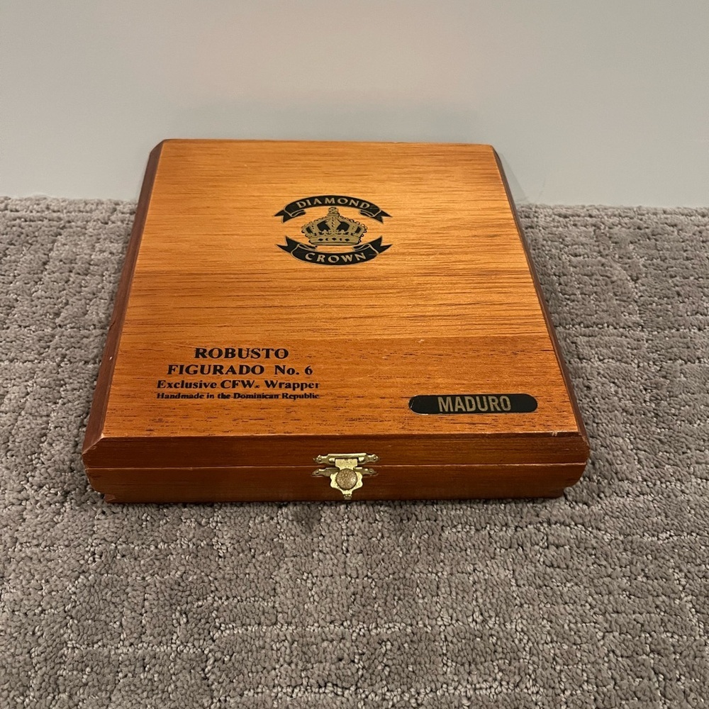 Diamond Crown Robusto No. 3 CFW Wrapper Empty Wooden Cigar Box Humidor W/ Clasp